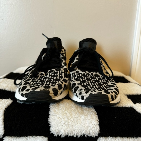 Adidas Originals Women's Swift Run Shoes - Picture 10 of 10